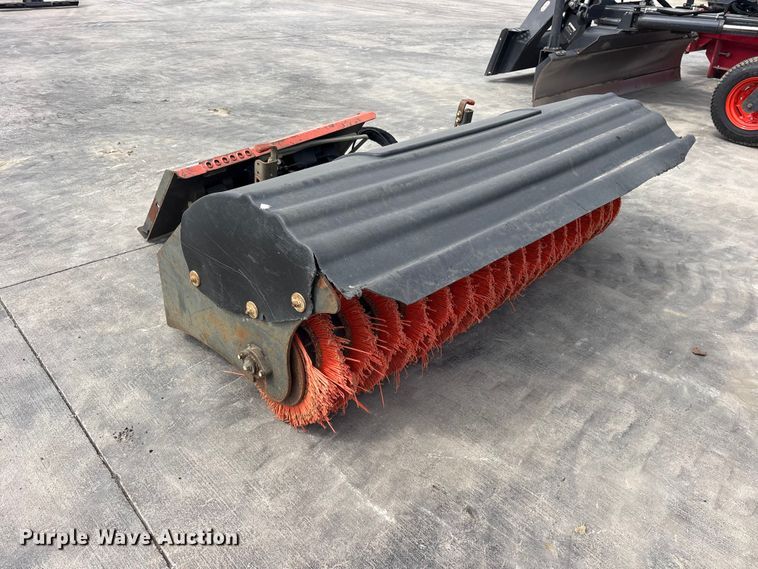 image for item ET2096 2018 Bobcat 68 Angle Broom skid steer broom