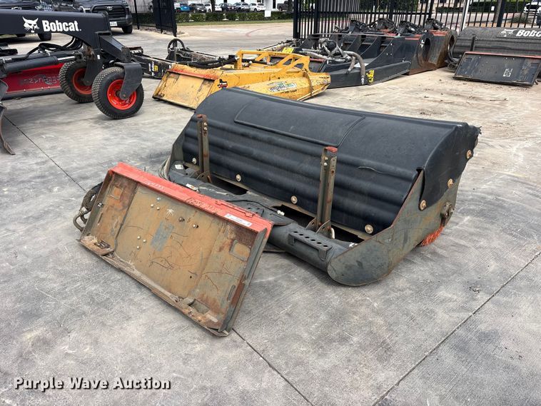 image for item ET2096 2018 Bobcat 68 Angle Broom skid steer broom