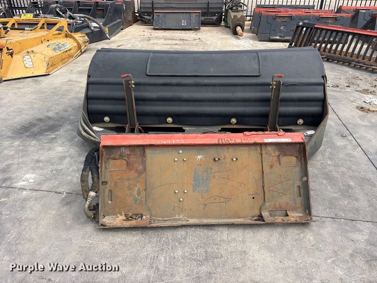 image for item ET2096 2018 Bobcat 68 Angle Broom skid steer broom