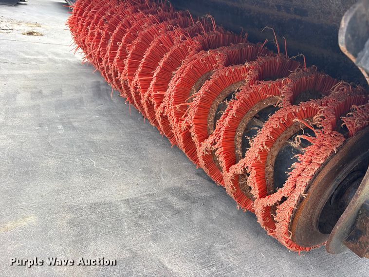 image for item ET2096 2018 Bobcat 68 Angle Broom skid steer broom