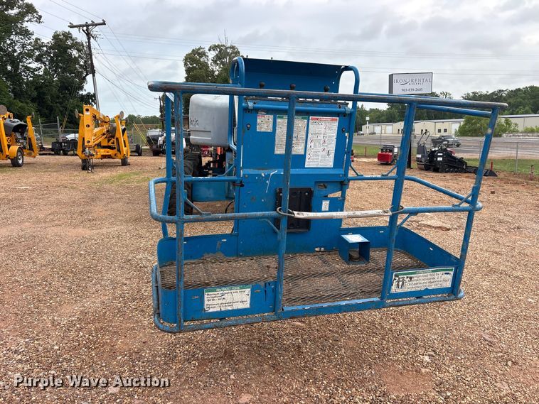 image for item ET2101 2006 Genie S-60 boom lift