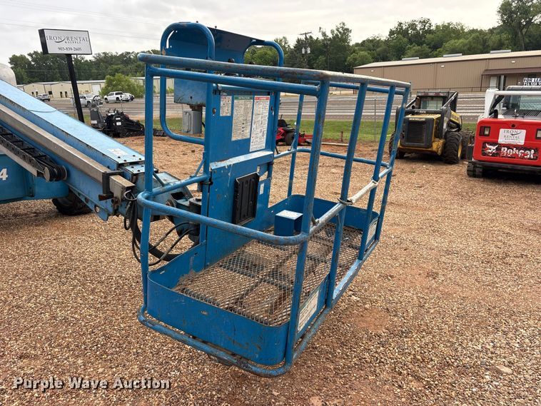 image for item ET2101 2006 Genie S-60 boom lift