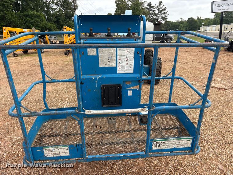 image for item ET2101 2006 Genie S-60 boom lift