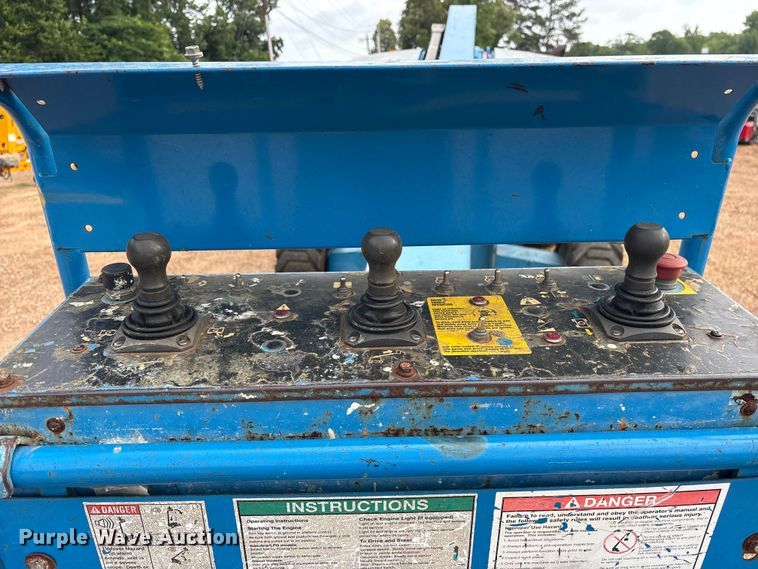 image for item ET2101 2006 Genie S-60 boom lift