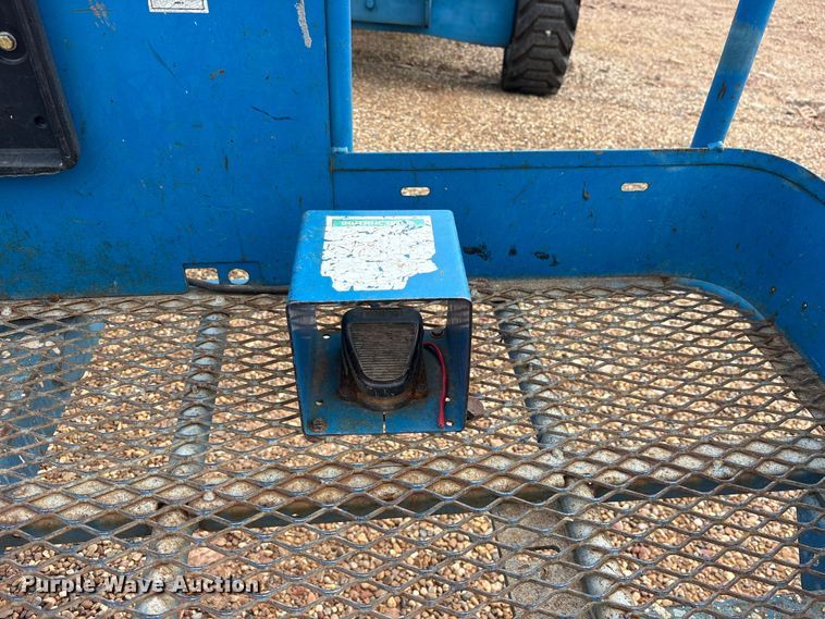 image for item ET2101 2006 Genie S-60 boom lift