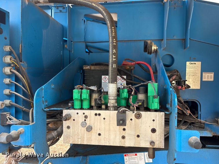 image for item ET2101 2006 Genie S-60 boom lift