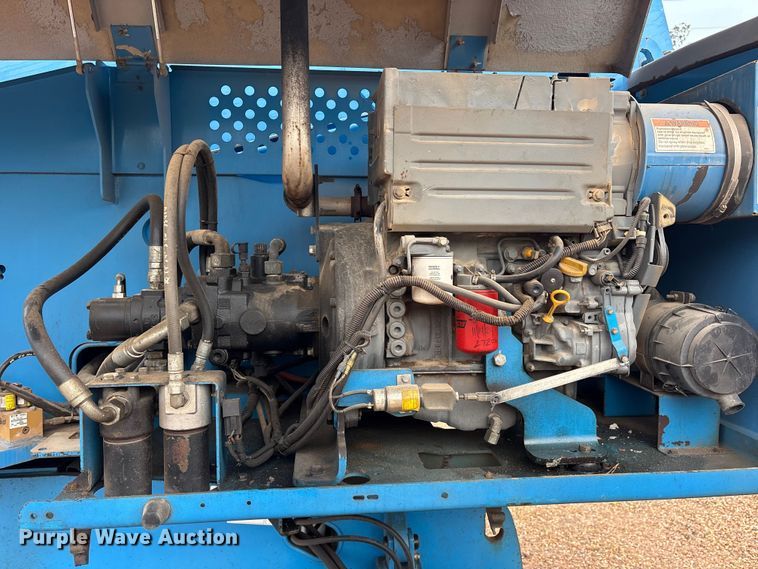 image for item ET2101 2006 Genie S-60 boom lift