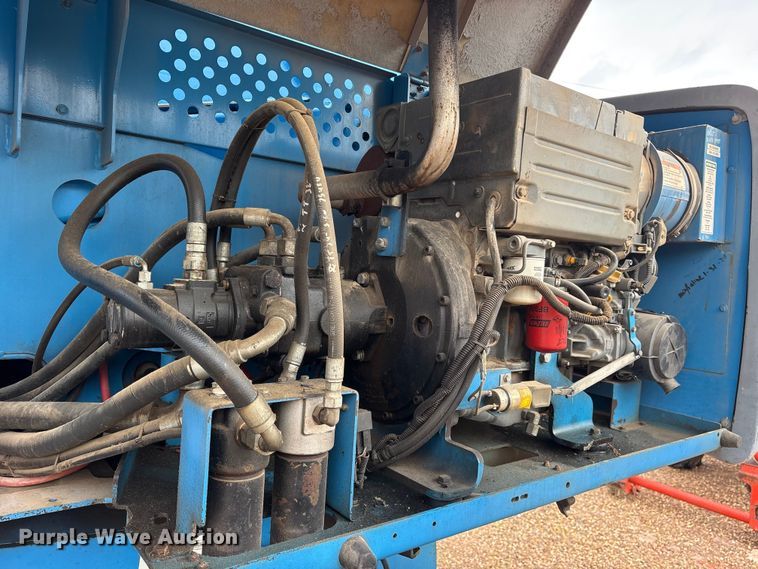 image for item ET2101 2006 Genie S-60 boom lift