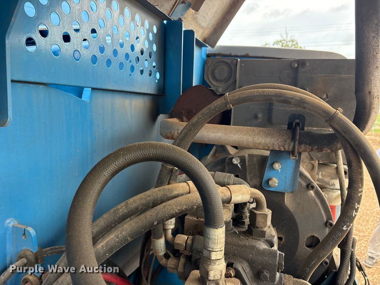 image for item ET2101 2006 Genie S-60 boom lift