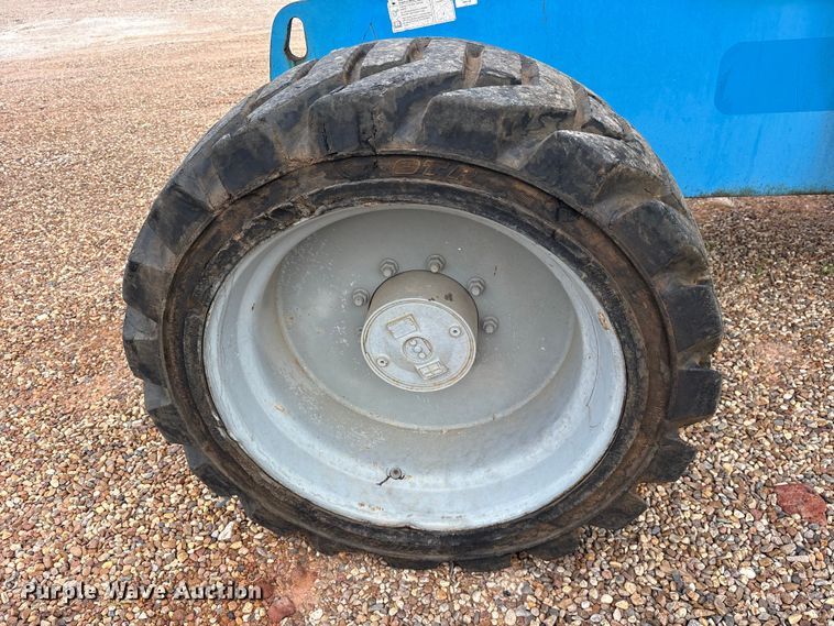 image for item ET2101 2006 Genie S-60 boom lift