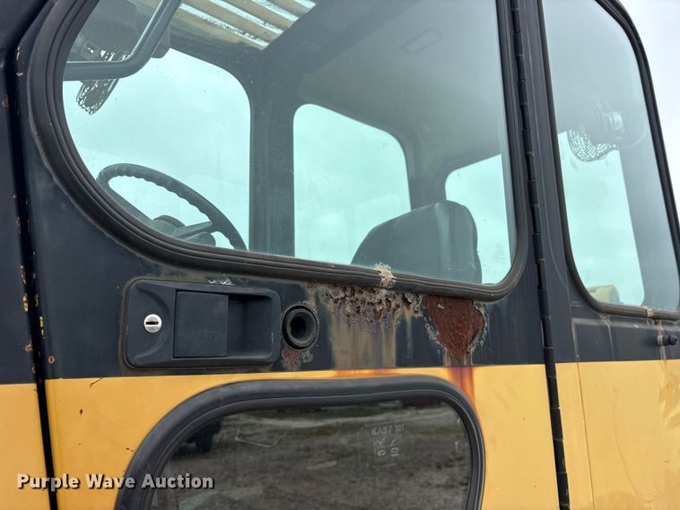 image for item ET2116 1998 Caterpillar TH103 telehandler