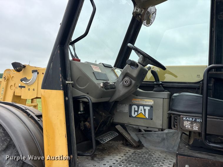 image for item ET2116 1998 Caterpillar TH103 telehandler