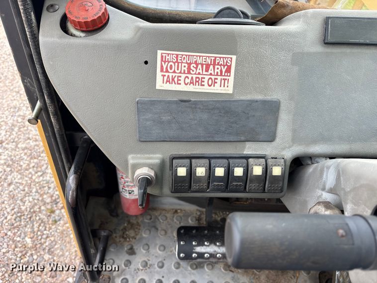 image for item ET2116 1998 Caterpillar TH103 telehandler