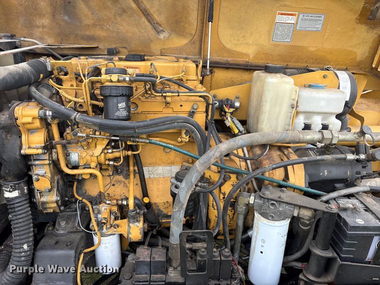 image for item ET2116 1998 Caterpillar TH103 telehandler
