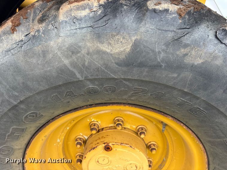 image for item ET2116 1998 Caterpillar TH103 telehandler