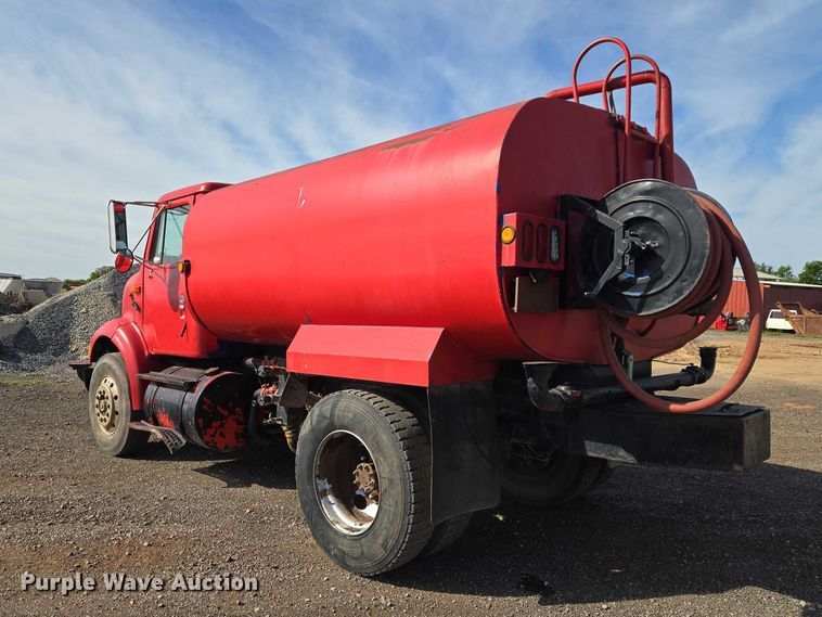 image for item ET5068 1997 International 8100 water truck