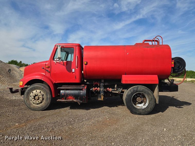 image for item ET5068 1997 International 8100 water truck