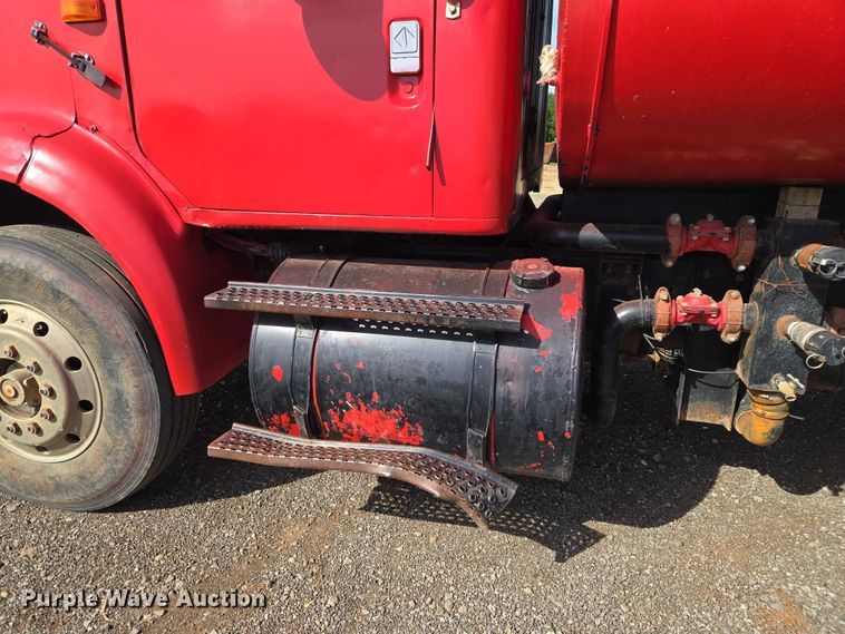 image for item ET5068 1997 International 8100 water truck