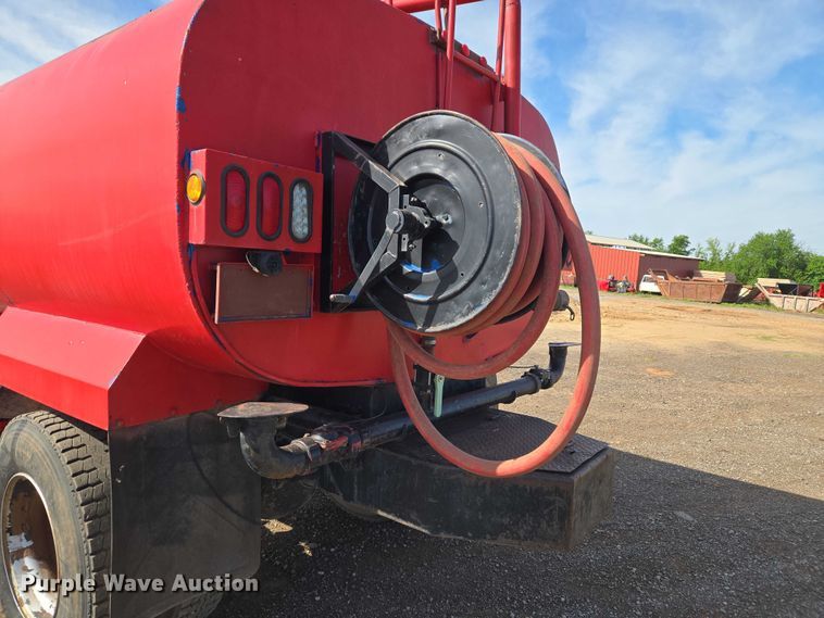image for item ET5068 1997 International 8100 water truck