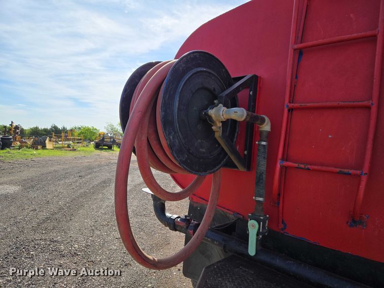 image for item ET5068 1997 International 8100 water truck
