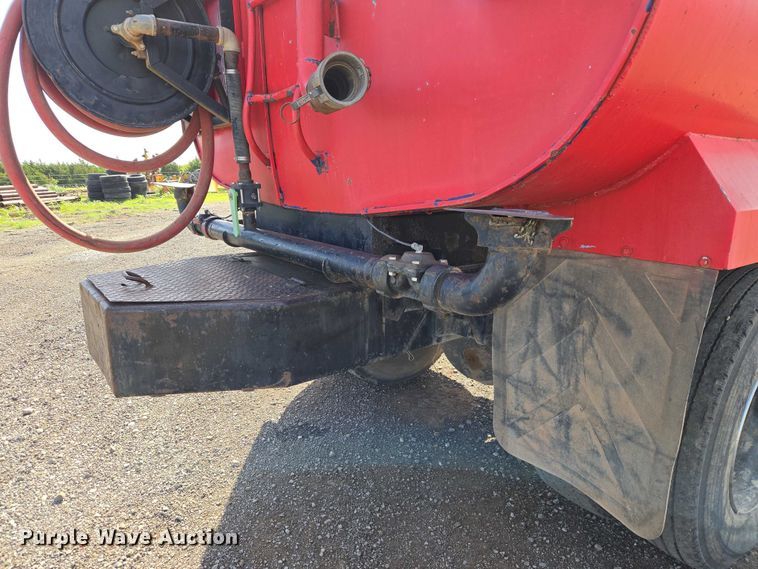 image for item ET5068 1997 International 8100 water truck
