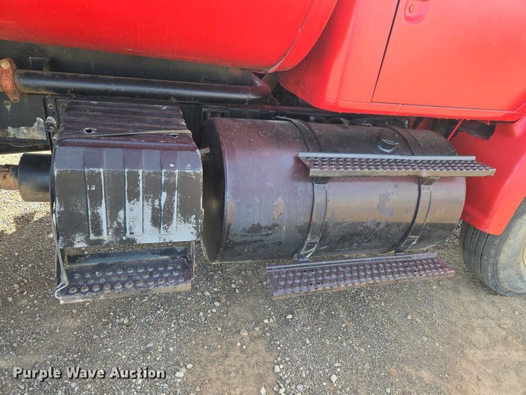 image for item ET5068 1997 International 8100 water truck