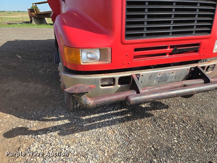 image for item ET5068 1997 International 8100 water truck