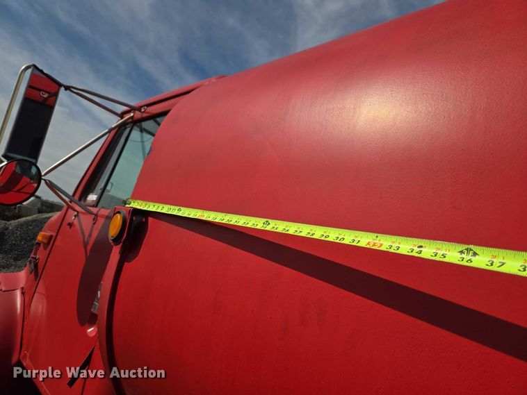 image for item ET5068 1997 International 8100 water truck