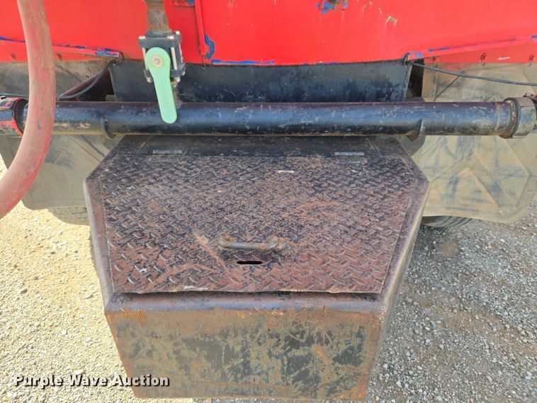 image for item ET5068 1997 International 8100 water truck