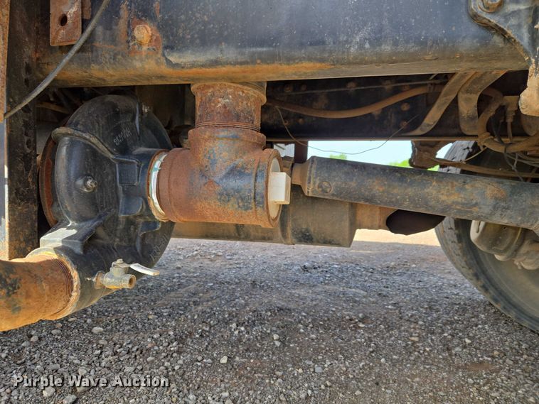 image for item ET5068 1997 International 8100 water truck