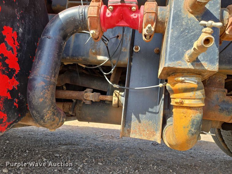 image for item ET5068 1997 International 8100 water truck