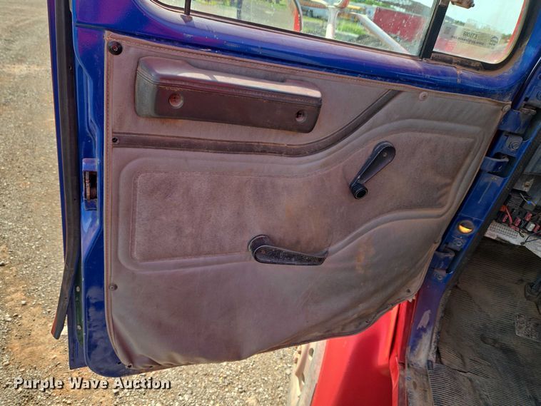 image for item ET5068 1997 International 8100 water truck