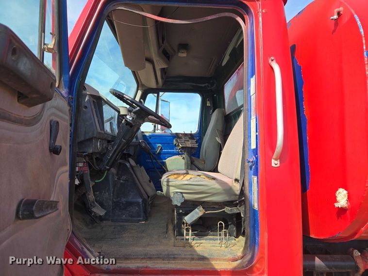 image for item ET5068 1997 International 8100 water truck