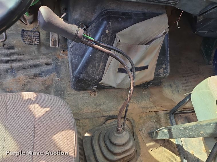 image for item ET5068 1997 International 8100 water truck