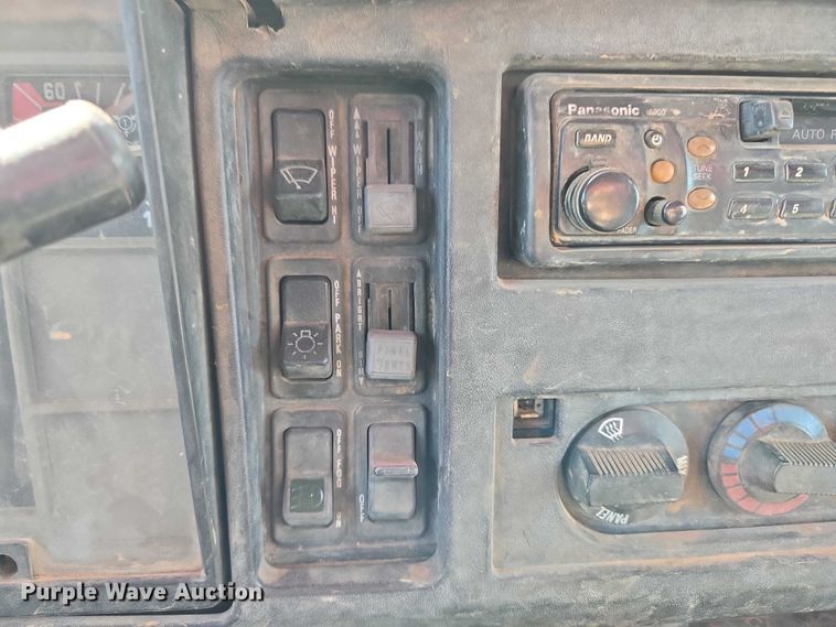 image for item ET5068 1997 International 8100 water truck