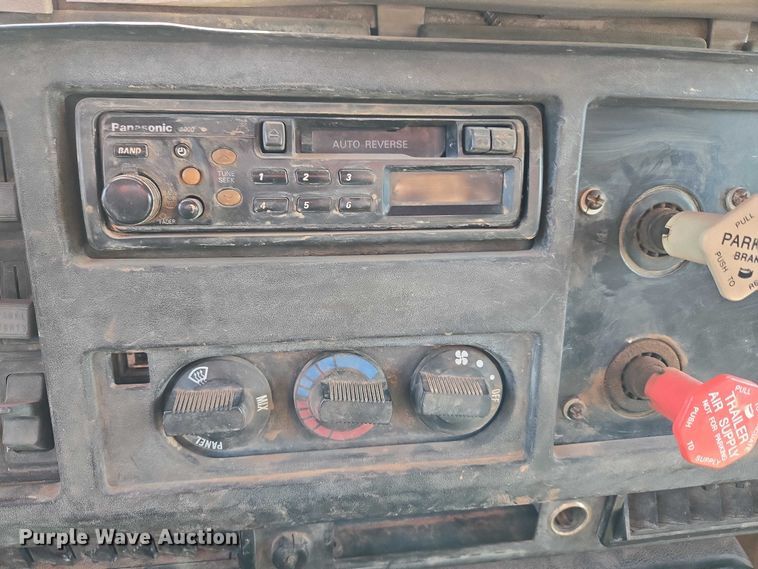 image for item ET5068 1997 International 8100 water truck