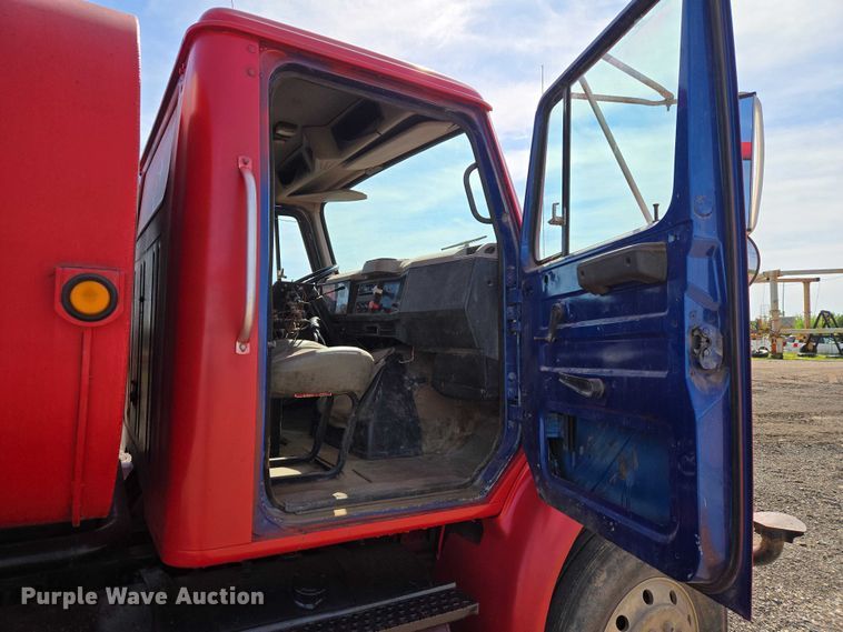 image for item ET5068 1997 International 8100 water truck