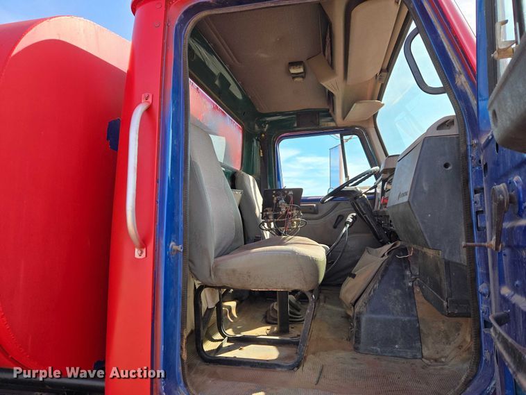 image for item ET5068 1997 International 8100 water truck