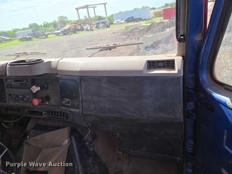 image for item ET5068 1997 International 8100 water truck