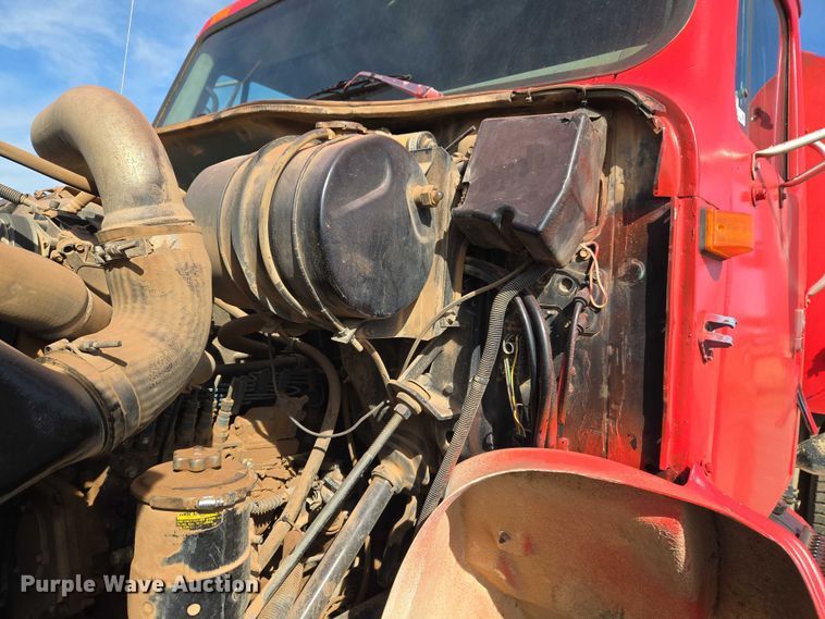 image for item ET5068 1997 International 8100 water truck