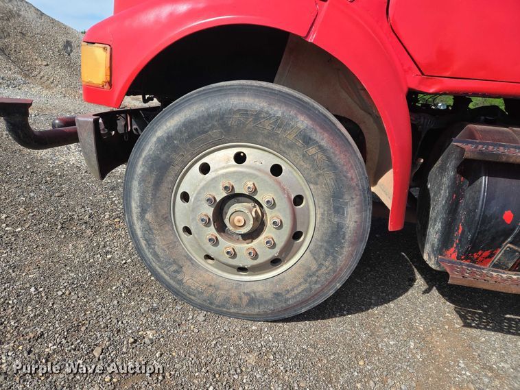 image for item ET5068 1997 International 8100 water truck