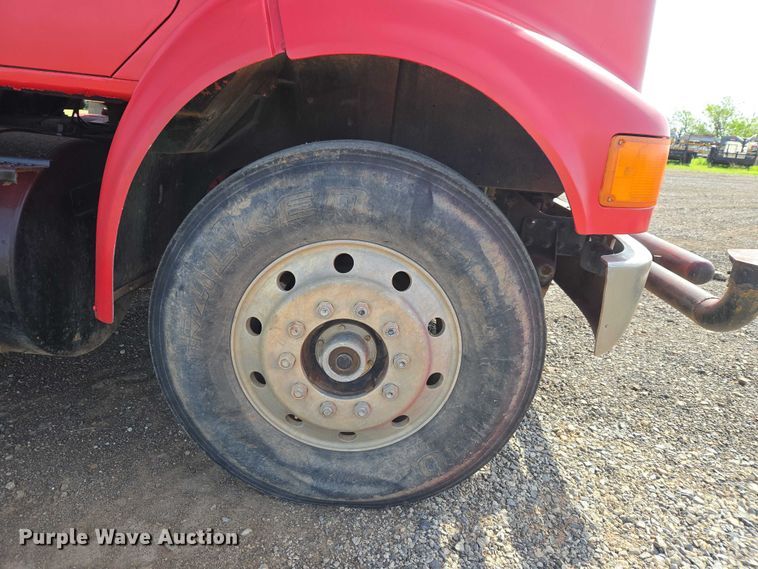 image for item ET5068 1997 International 8100 water truck