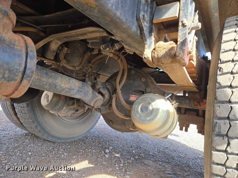 image for item ET5068 1997 International 8100 water truck