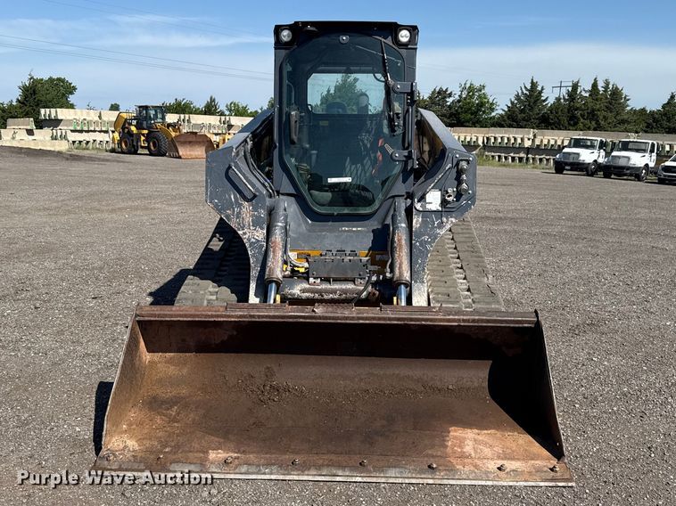image for item ET6117 2021 John Deere 331G tracked skid steer loader