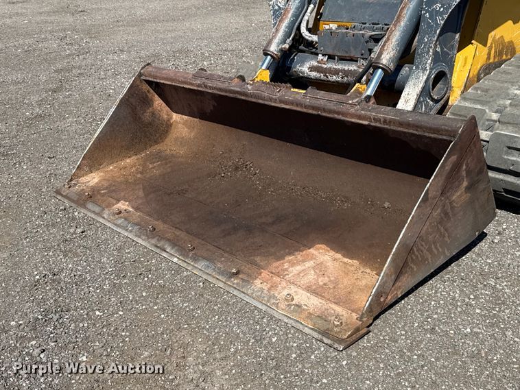 image for item ET6117 2021 John Deere 331G tracked skid steer loader