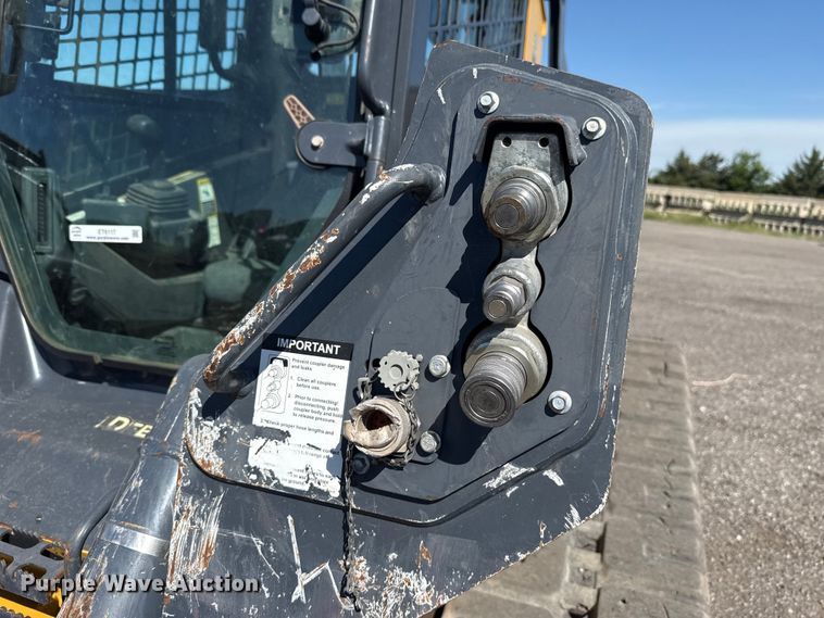 image for item ET6117 2021 John Deere 331G tracked skid steer loader