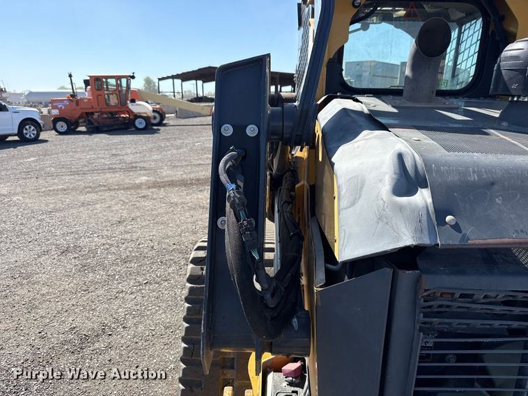 image for item ET6117 2021 John Deere 331G tracked skid steer loader