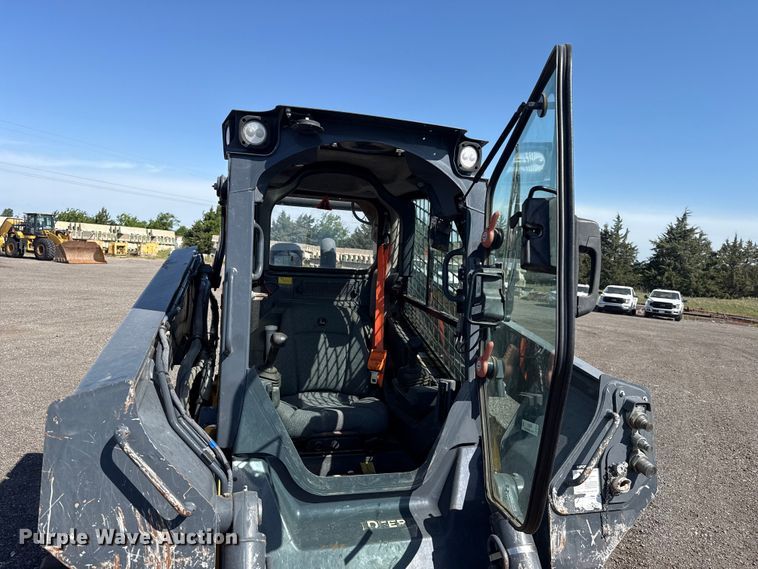 image for item ET6117 2021 John Deere 331G tracked skid steer loader