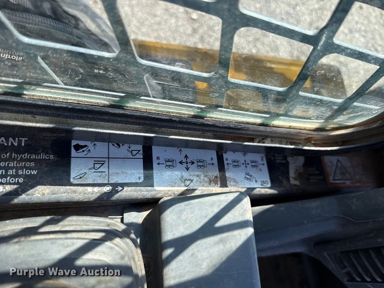 image for item ET6117 2021 John Deere 331G tracked skid steer loader