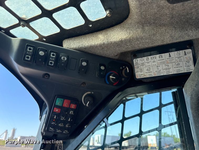 image for item ET6117 2021 John Deere 331G tracked skid steer loader